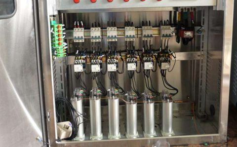 無功補償柜電力電容器出現(xiàn)哪些現(xiàn)象應及時退出運行？
